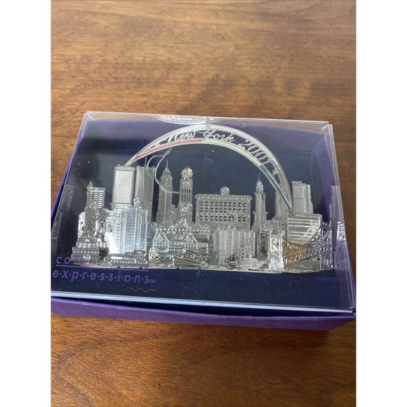 Vintage Two-Hands New York City Skyline Christmas Ornament twin Towers 2001 New - Picture 10 of 10